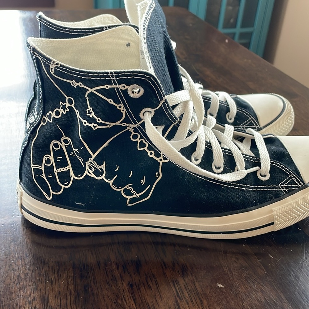 Millie Bobby Brown & Converse Collab - Picture 2 of 8